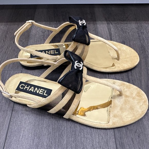 Chanel 24 Caramel Camel Brown Beige CC BLACK BOW LOGO Gold Sandals 40 - Picture 4 of 16